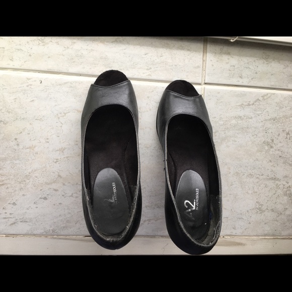 Shoes - Picture 7 of 10